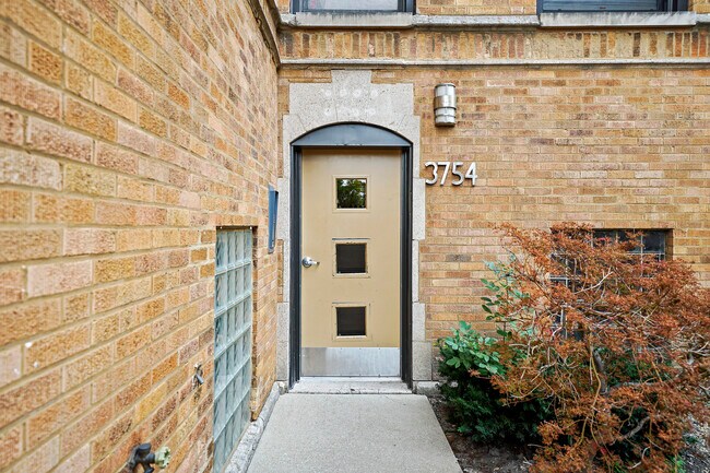 3754 N Bernard St in Chicago, IL - Building Photo - Building Photo