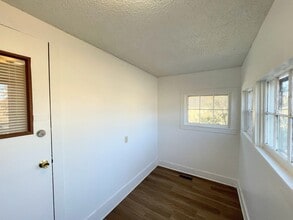 403 E Carpenter St in Hutchinson, KS - Building Photo - Building Photo