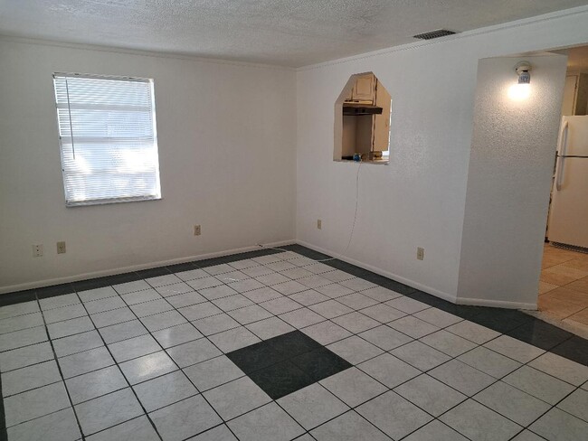 1314 Sunset Point Rd, Unit B in Clearwater, FL - Foto de edificio - Building Photo