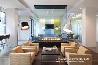 320 D St, Unit 156 in Boston, MA - Foto de edificio - Building Photo