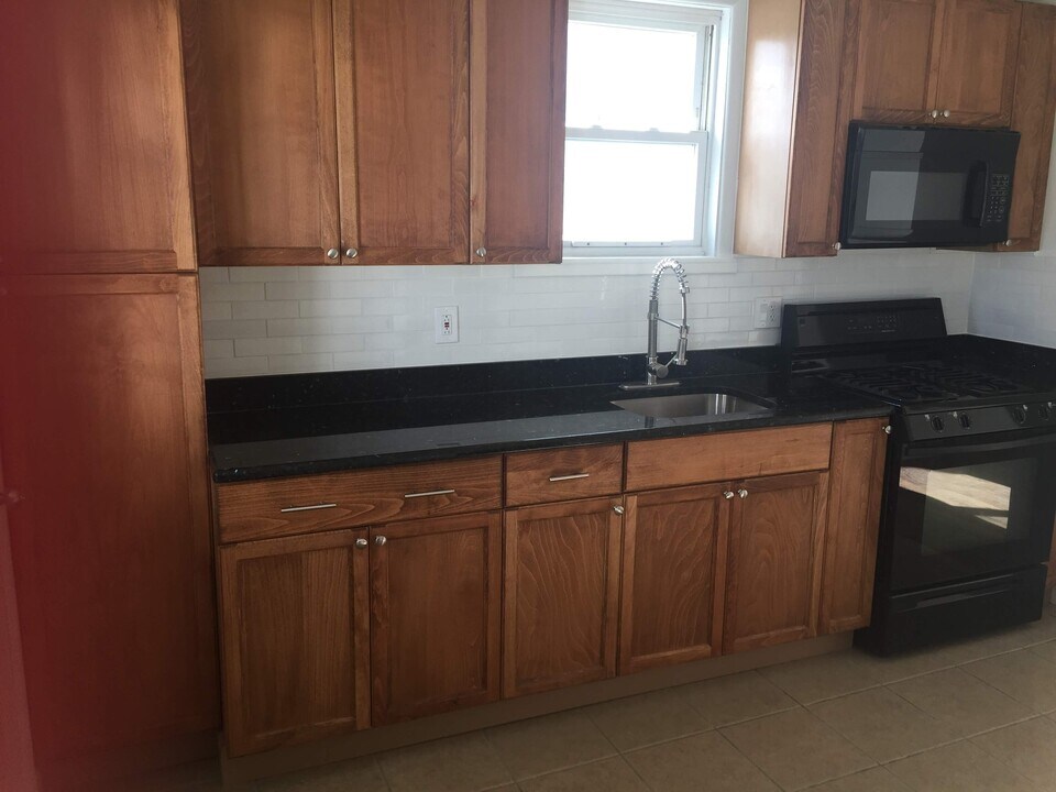 86 Edgar St in Carteret, NJ - Building Photo