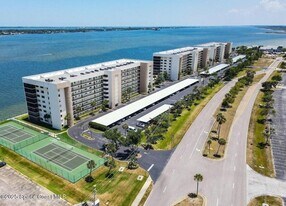 200 S Sykes Creek Pkwy in Merritt Island, FL - Building Photo