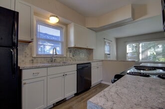 2110 Mississippi Blvd in Bettendorf, IA - Building Photo - Building Photo