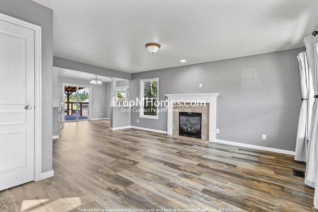 941 Coho St in Molalla, OR - Building Photo - Building Photo