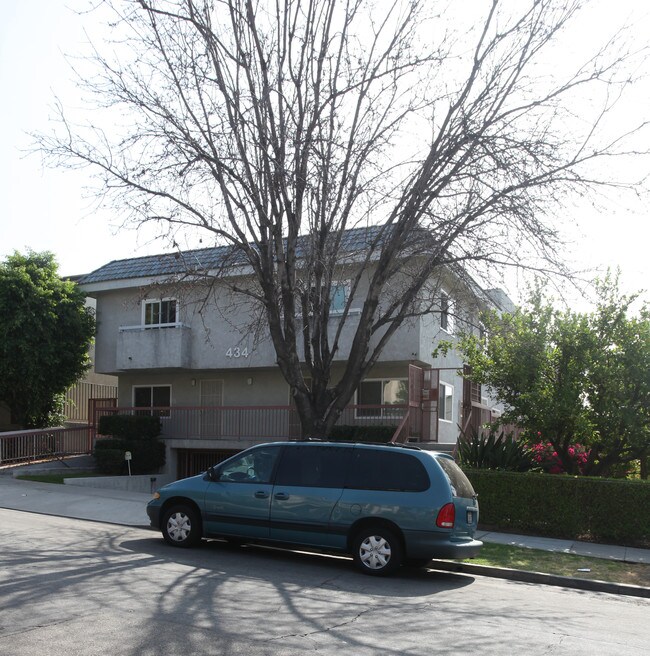 434 E Tujunga Ave in Burbank, CA - Building Photo - Building Photo