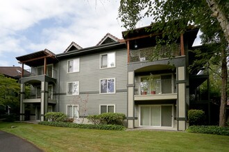 Fanno Creek Village in Tigard, OR - Building Photo - Building Photo