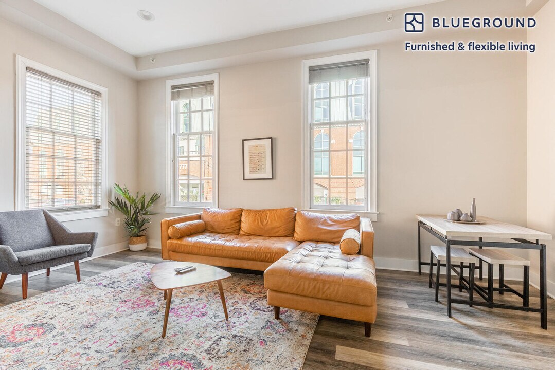 700 Duke St in Alexandria, VA - Building Photo
