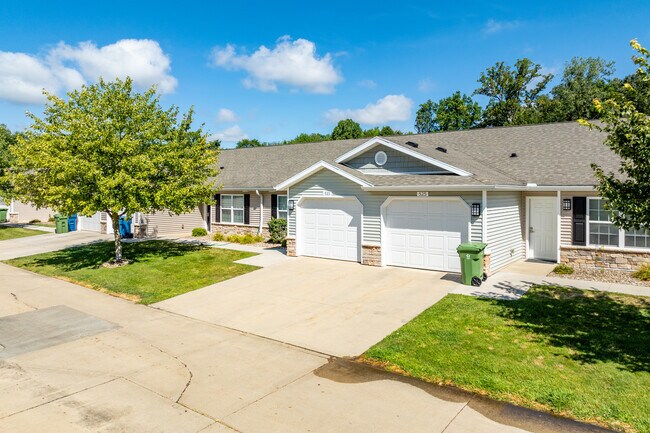 Redwood Green 3942 in Uniontown, OH - Building Photo - Building Photo