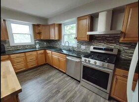 700 Old Lane Rd in Vestal, NY - Building Photo