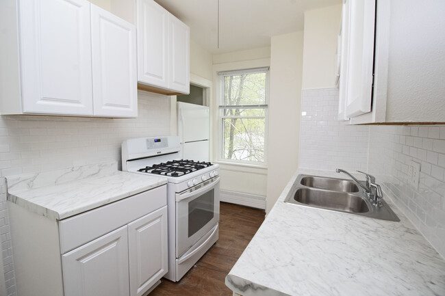 867 Central Ave W, Unit 2