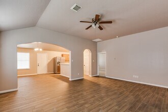 17006 Marlin Spike Way in Crosby, TX - Building Photo - Building Photo