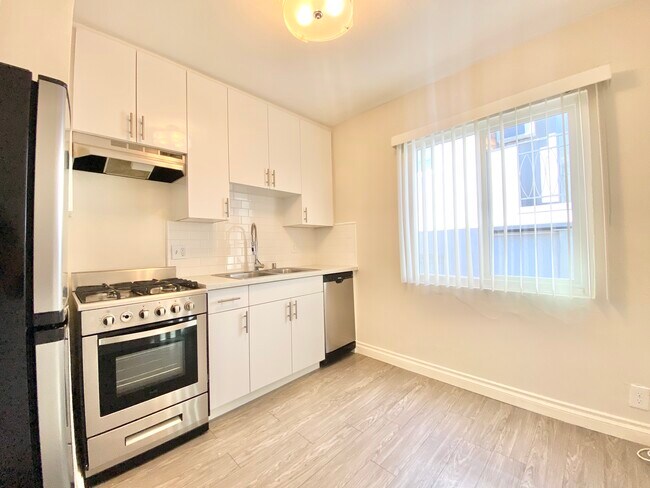 1136 N Ogden Dr in West Hollywood, CA - Building Photo - Building Photo