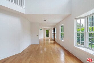 23550 Valley View Rd in Calabasas, CA - Building Photo - Building Photo