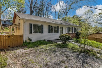 321 Melody Cir in Swannanoa, NC - Foto de edificio - Building Photo