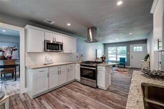 2321 Lakehurst Dr in Austin, TX - Building Photo - Building Photo