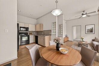 1441 East St in Houston, TX - Foto de edificio - Building Photo