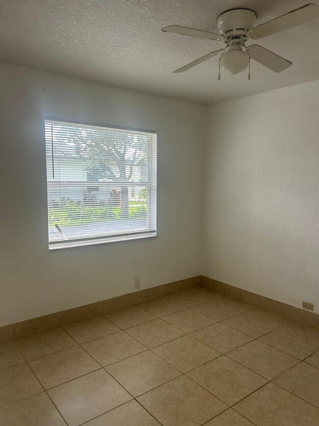 1420 Barton Rd in Lake Worth Beach, FL - Building Photo - Building Photo