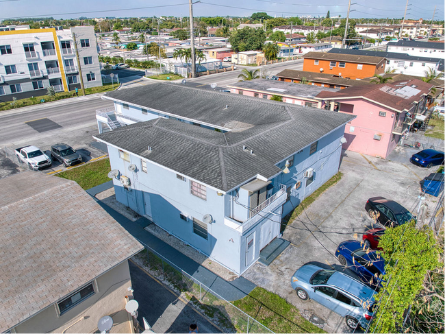 1460 W 29th St in Hialeah, FL - Foto de edificio - Building Photo