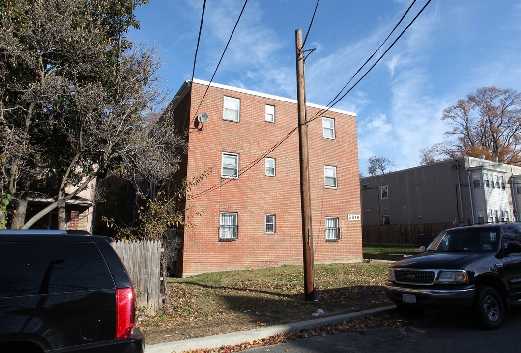 5816 Foote St NE in Washington, DC - Foto de edificio