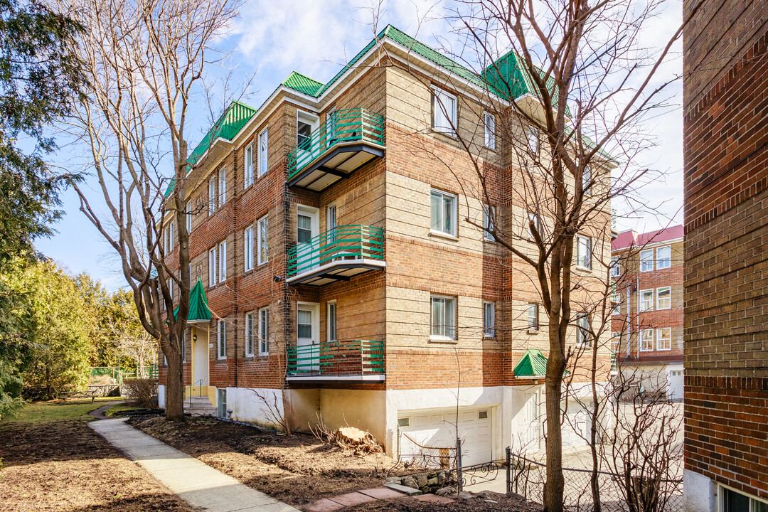 5001 Clanranald Av in Montréal, QC - Building Photo