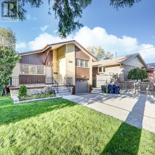 886 Brimorton Dr in Toronto, ON - Building Photo - Building Photo