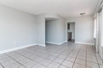 999 W. Prospect Road in Oakland Park, FL - Building Photo - Building Photo