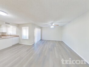 5328 W Seldon Ln, Unit 1 in Glendale, AZ - Foto de edificio - Building Photo