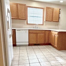 1005 Waters Edge Rd in Champaign, IL - Building Photo - Building Photo