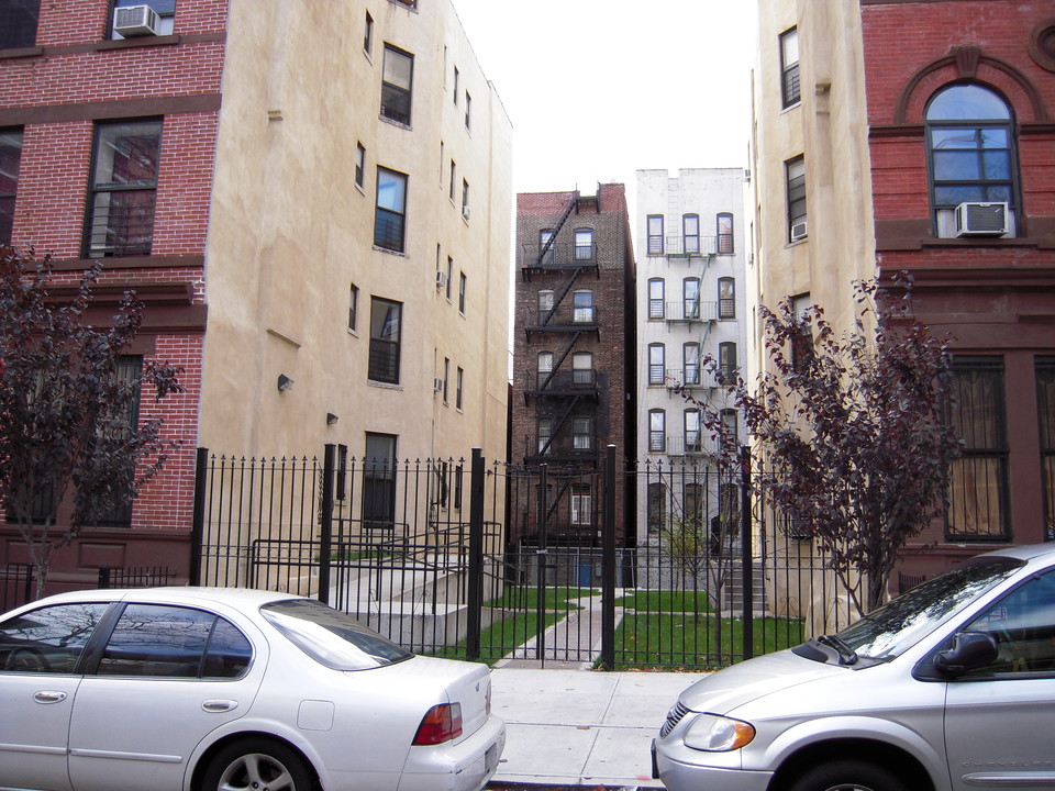 110-112 W 134th St in New York, NY - Building Photo