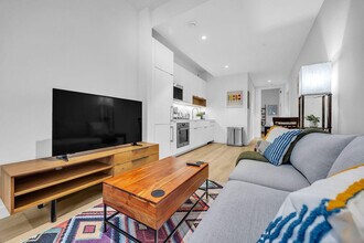 980 6th Ave in New York, NY - Building Photo - Building Photo