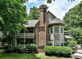 6140 Gray Gate Ln in Charlotte, NC - Building Photo