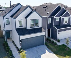 3022 La Latina Dr in Houston, TX - Building Photo