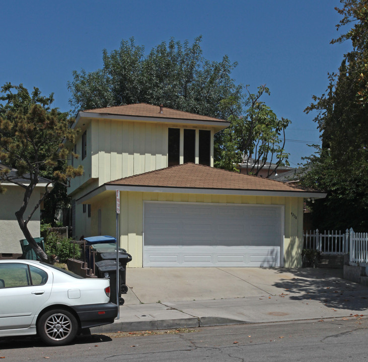 423 E Cedar Ave in Burbank, CA - Building Photo