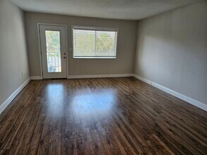 Westhaven Residence in Tampa, FL - Foto de edificio - Building Photo