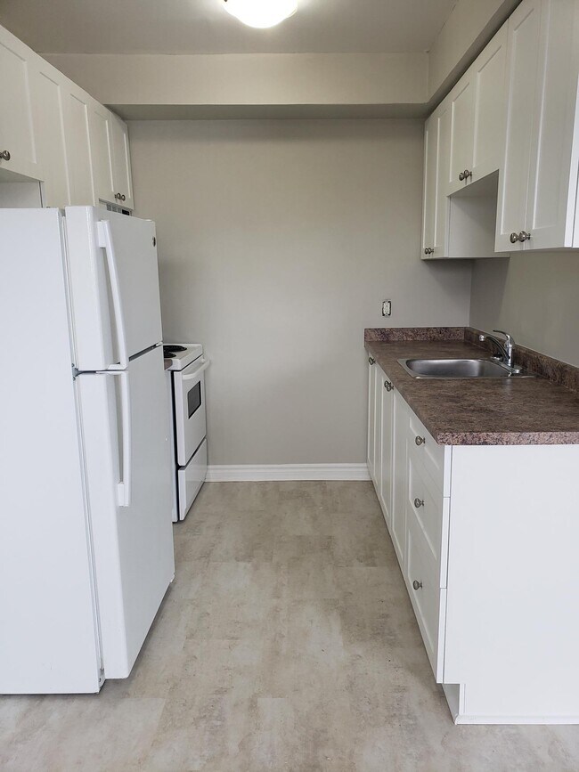 105 Mausser Av in Kitchener, ON - Building Photo - Building Photo