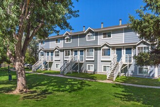 Carefree Village Townhomes in Colorado Springs, CO - Foto de edificio - Building Photo