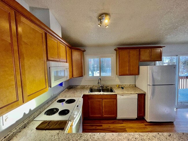 property at 601 W Lake View Ave