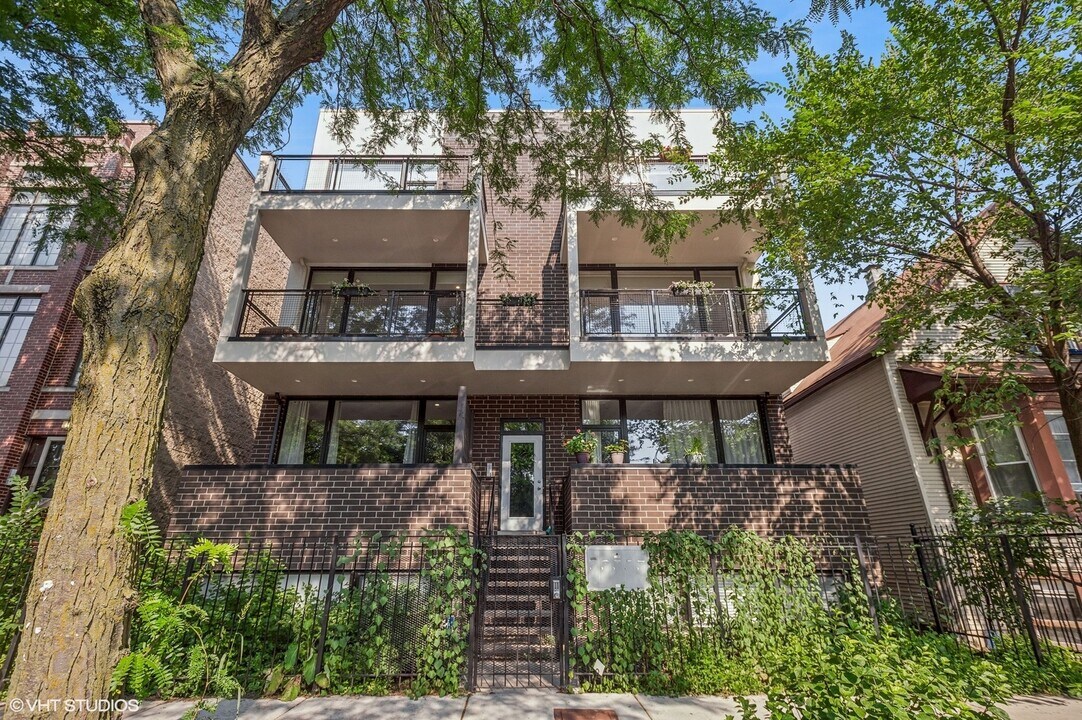 1753 N Kedzie Blvd in Chicago, IL - Foto de edificio