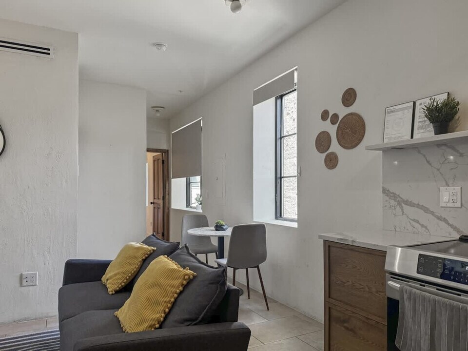 313 South St in Philadelphia, PA - Building Photo