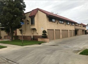 7921 Palin Cir in Huntington Beach, CA - Building Photo - Building Photo