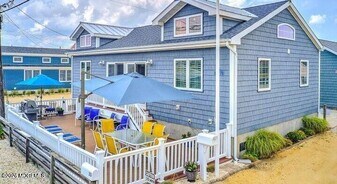 28 E Bonita Way in Lavallette, NJ - Building Photo