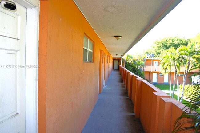 9760 SW 184th St in Cutler Bay, FL - Foto de edificio - Building Photo