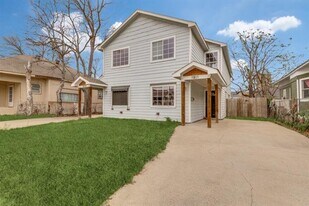 1911 May St in Fort Worth, TX - Building Photo