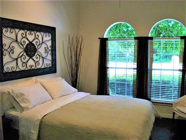 property at 435 N Rivershire Dr