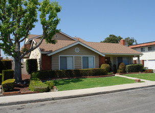 7291 Corsican Dr in Huntington Beach, CA - Building Photo - Building Photo