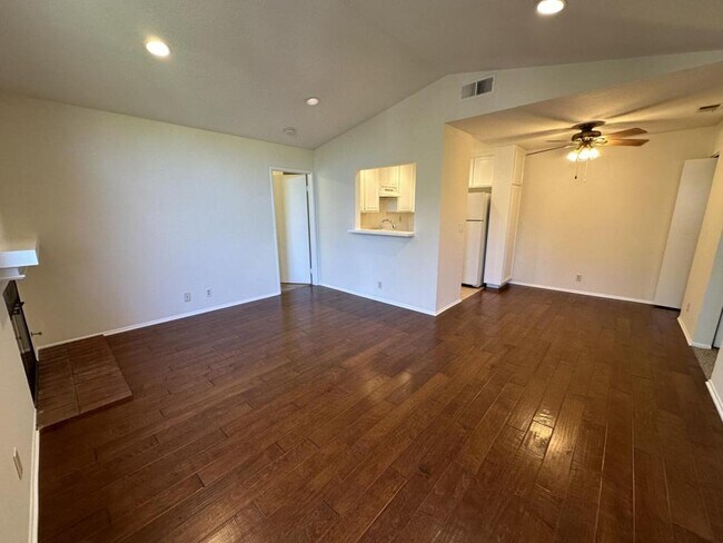 41 Rosa in Rancho Santa Margarita, CA - Building Photo - Building Photo