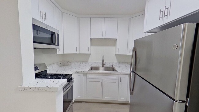 437-443 W Valencia Dr