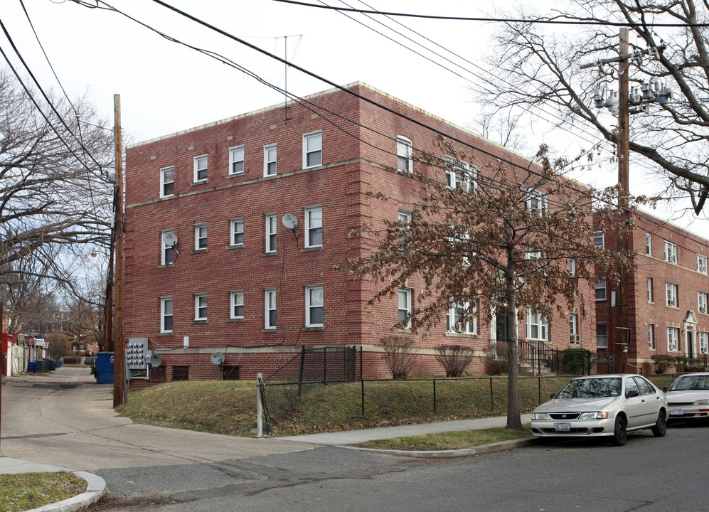 305 Hamilton St NW in Washington, DC - Building Photo