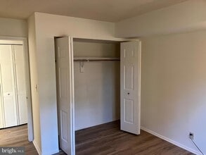 7680 Tremayne Pl, Unit 201 in McLean, VA - Building Photo - Building Photo