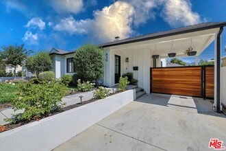 830 N Reese Pl in Burbank, CA - Building Photo - Building Photo